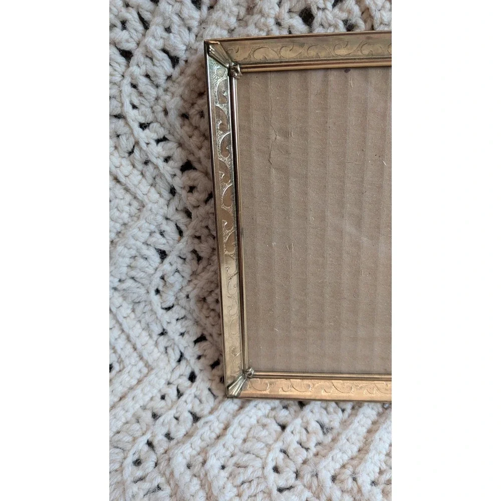 Vintage Gold Tone‎ Metal Double Folding Picture Frame 5x7 Scroll Filigree Hinged